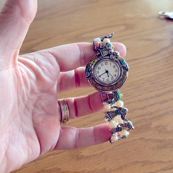 Stretchy Vintage watch bracelet 🌺 - Picture 2 of 4